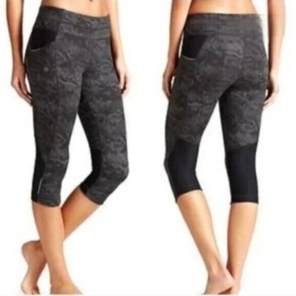 Athleta Black Gray Maze Dot Be Free Knicker Capri‎ Leggings XS